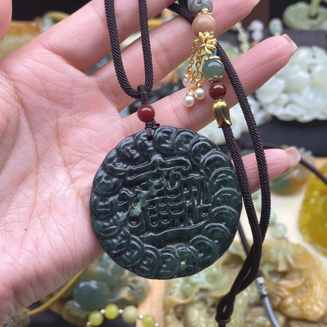 蛇纹石玉颈饰未镶嵌