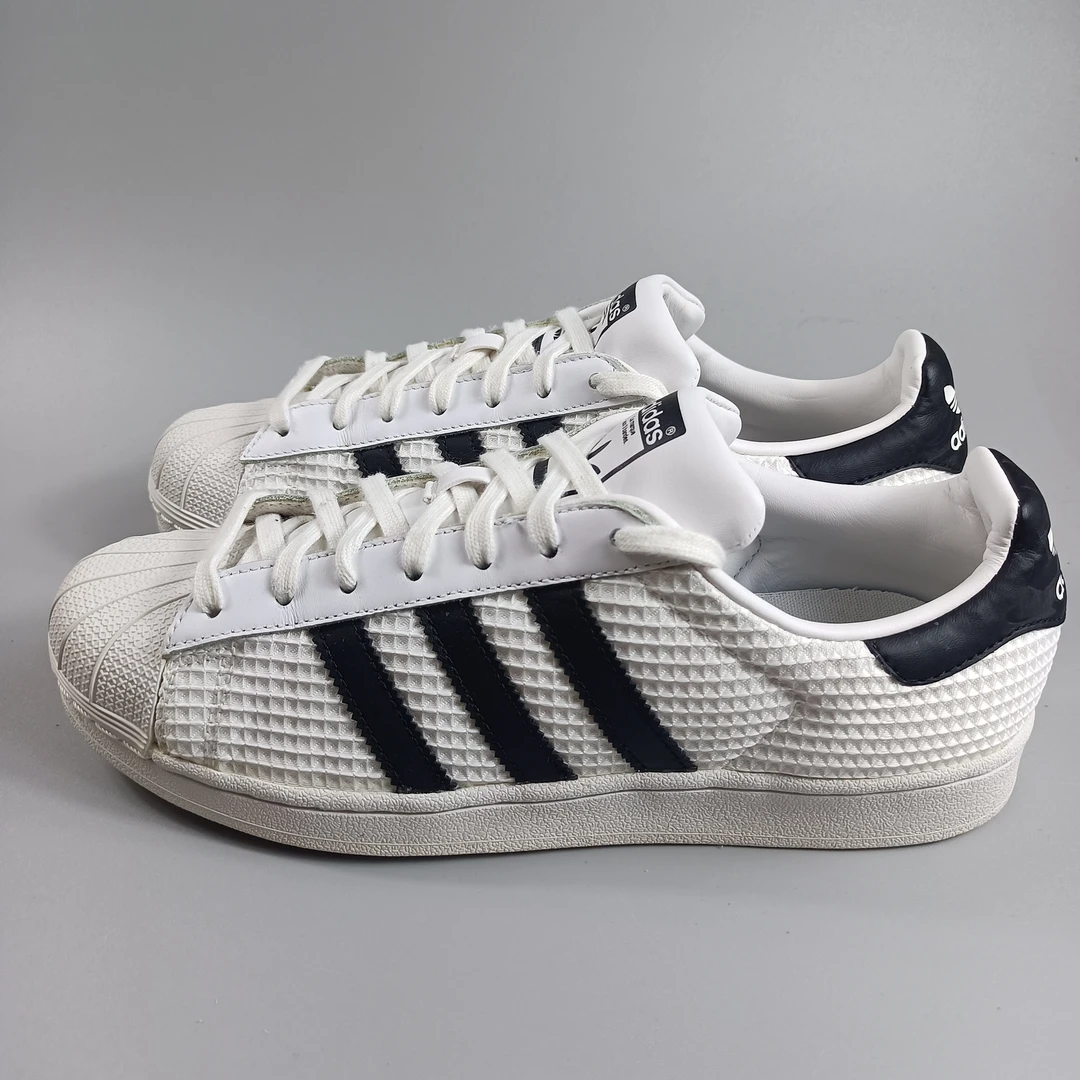 二手正品42.5码    Adidas 三叶草 男贝壳头休闲板鞋  公价963