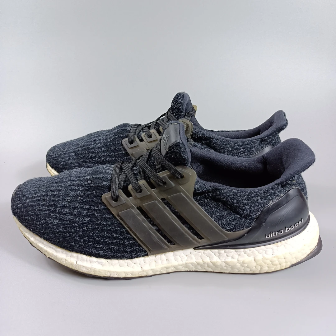 二手正品43码   Adidas UltraBOOST透气运动跑步鞋