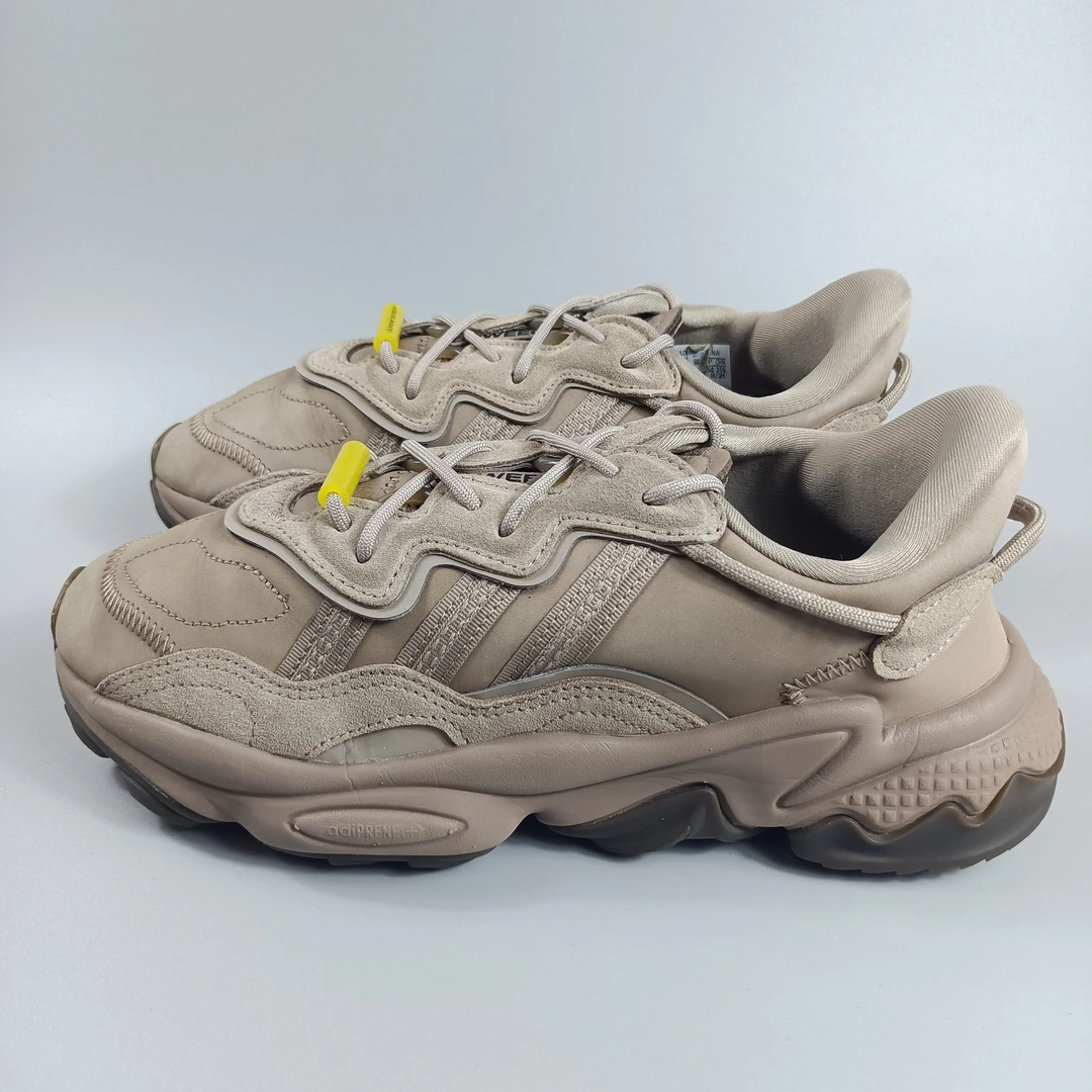 二手正品41码  Adidas 三叶草 OZWEEGO 时尚休闲鞋    公价920