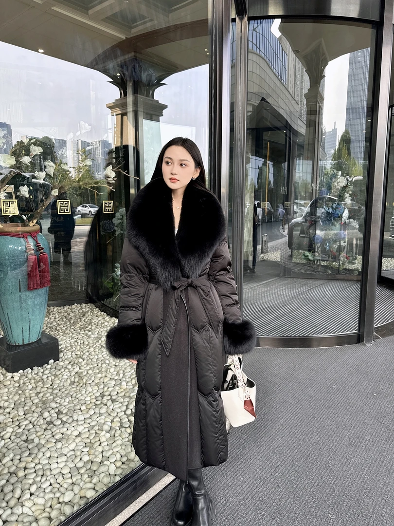 【红人上新】2024冬新款狐狸毛大毛领鹅绒服气质修身款反季促销