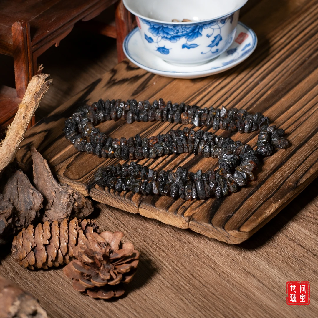 世间臻宝-抚顺翳珀碎碎石项链/多样性发/P3304