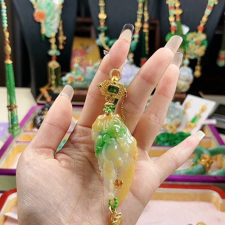 【闪购商品】翡翠吊坠(赠链)未镶嵌