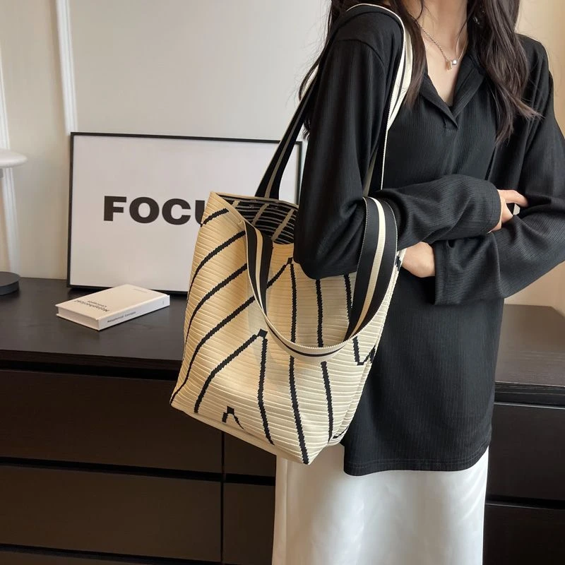 简约条纹拼色大容量包包女韩系小众时尚托特包2024新款百搭腋下包