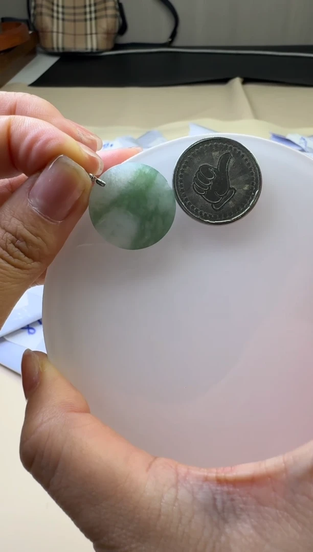 【闪购商品】翡翠颈饰18K金镶嵌K627-50无事牌