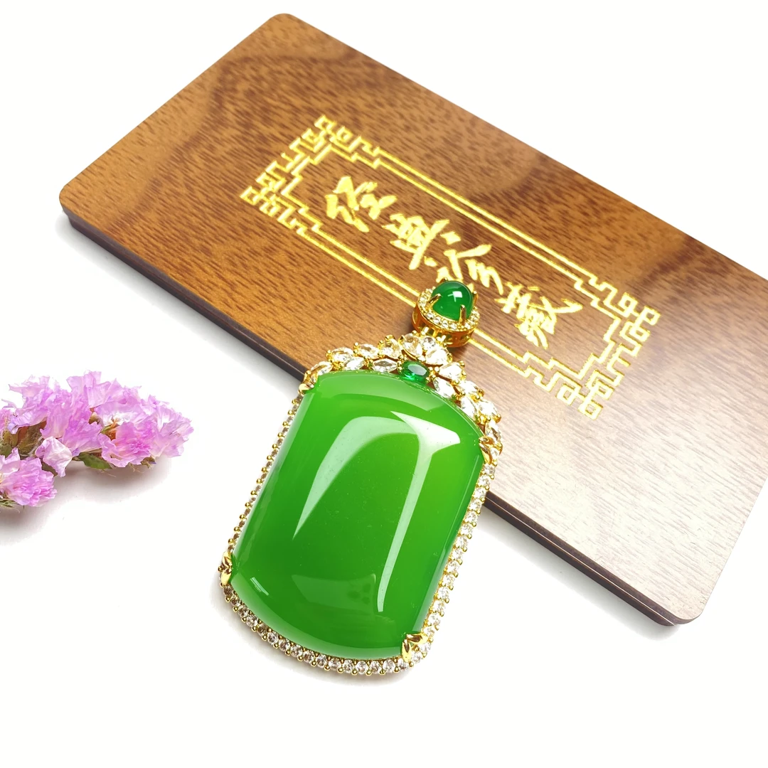『青芒珠宝HJ032』严选藏收级龙石种激光绿绿色无事牌 时尚百搭吊坠