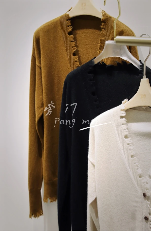 Li Wang/里望2023设计师款 复古三色羊绒开衫破边小设计毛衣