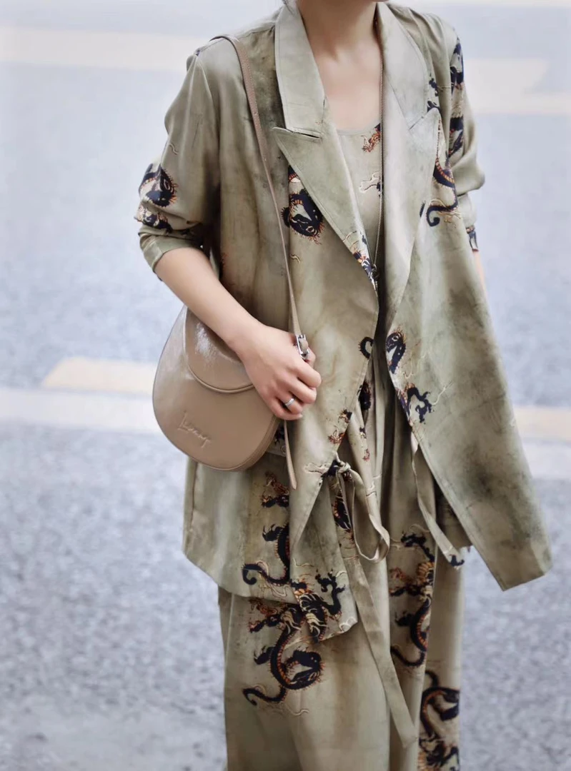 Li Wang/里望2025设计师款 龙纹呈祥系列 印花飞龙斜襟系复古西装