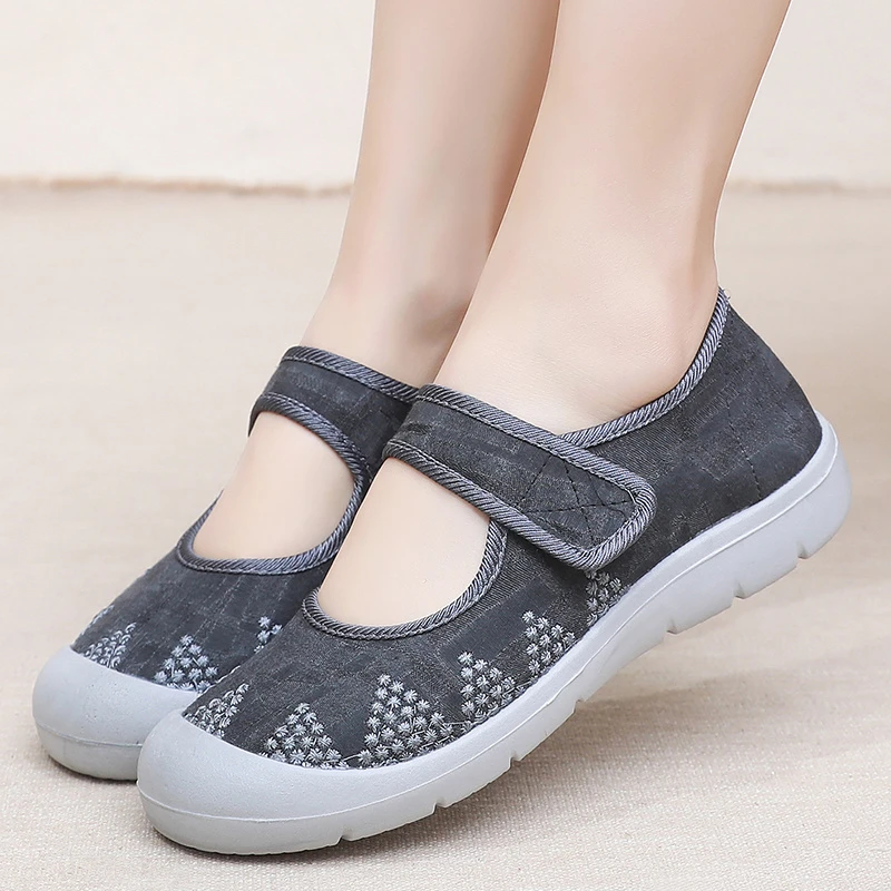 2024春季新款老北京布鞋女休闲健步鞋软底防滑舒适平底妈妈鞋