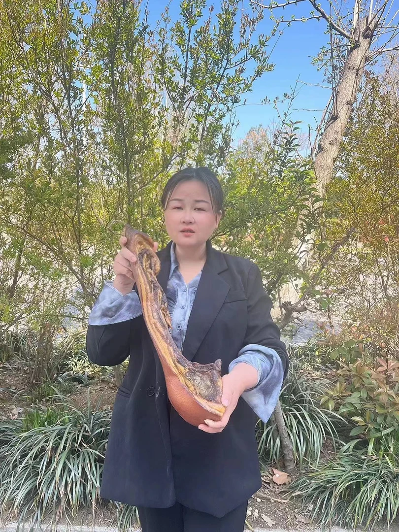 湖北罗田农家烟熏腊肉腊鱼腊味当地特色美食