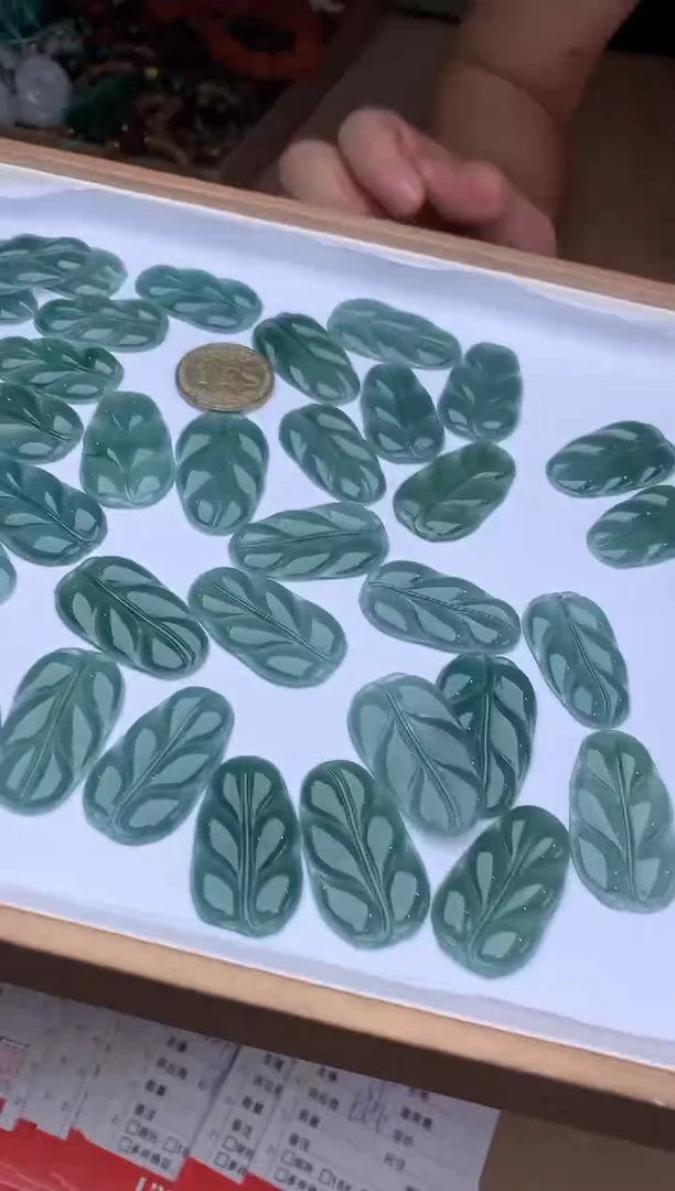 【闪购商品】翡翠颈饰未镶嵌20发1 多样性发货