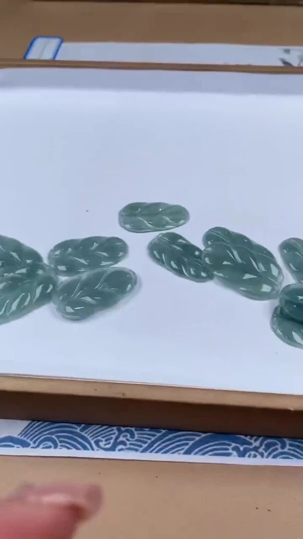 【闪购商品】翡翠颈饰未镶嵌20发1 多样性发货
