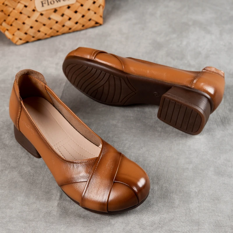 春秋款复古真皮软底妈妈鞋中老年广场舞奶奶鞋个性休闲浅口单鞋女