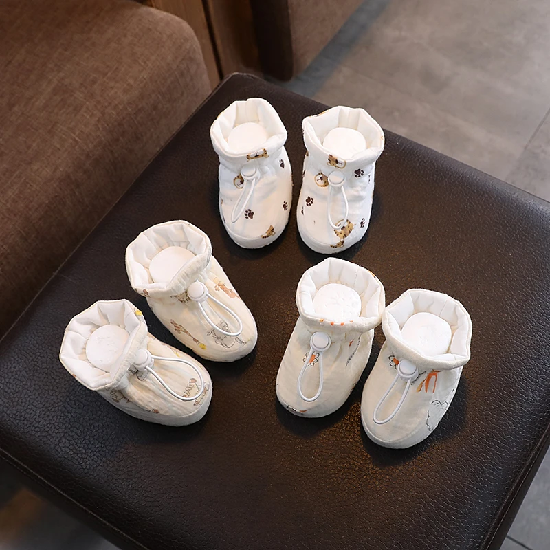 新生儿鞋子鞋软底男女新生宝宝护脚套0-1岁学步3-6月不掉布鞋春秋