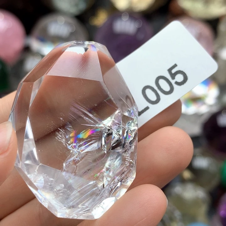 水晶天然水晶彩虹有矿坑手把件未镶嵌