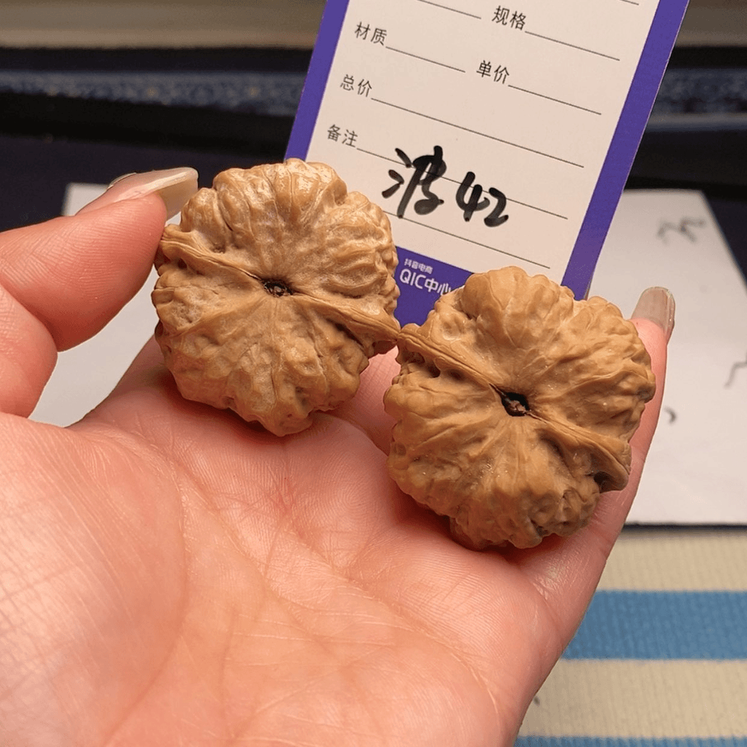 【闪购商品】文玩核桃把件蜡****?42