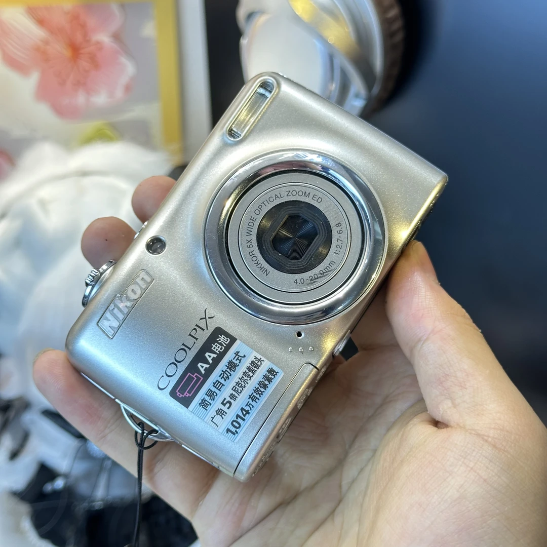 9新 Nikon/尼康 尼康l23 1000万像素五号电池供电屏幕轻微发黄
