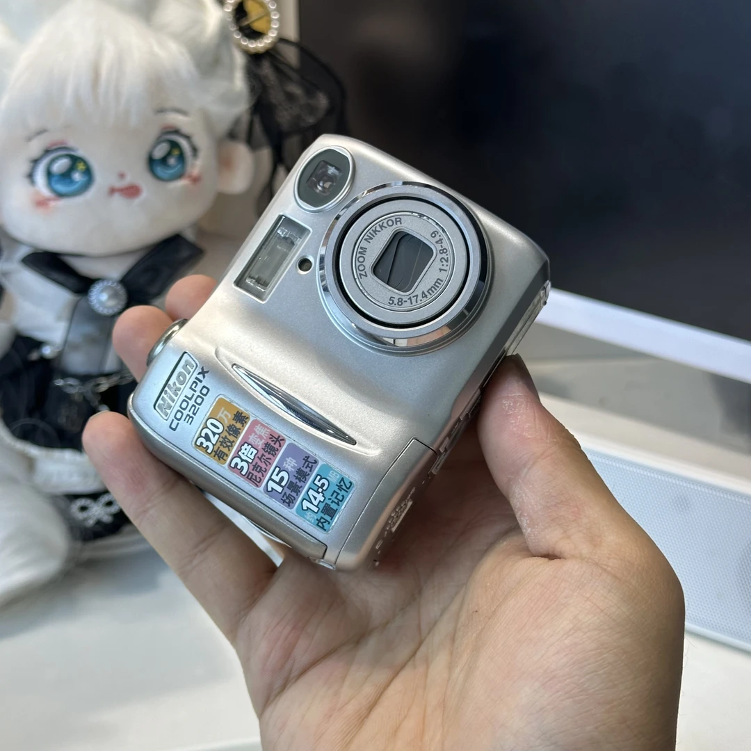 9新 Nikon/尼康 尼康e3200冷白皮复古感 适合新手 五号电池供电