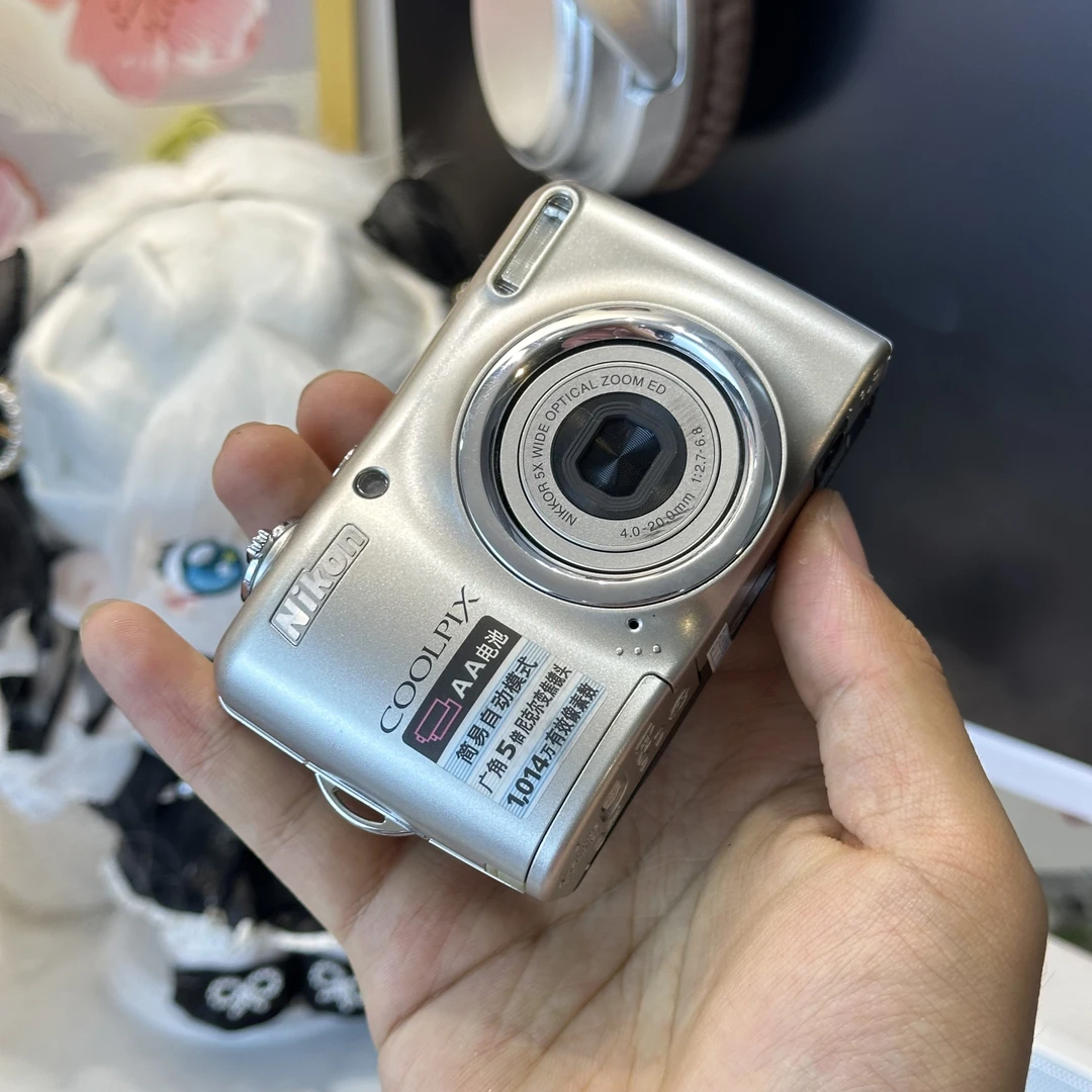 9新 Nikon/尼康 尼康l21色彩感好五号电池供电带配件屏幕轻微发黄