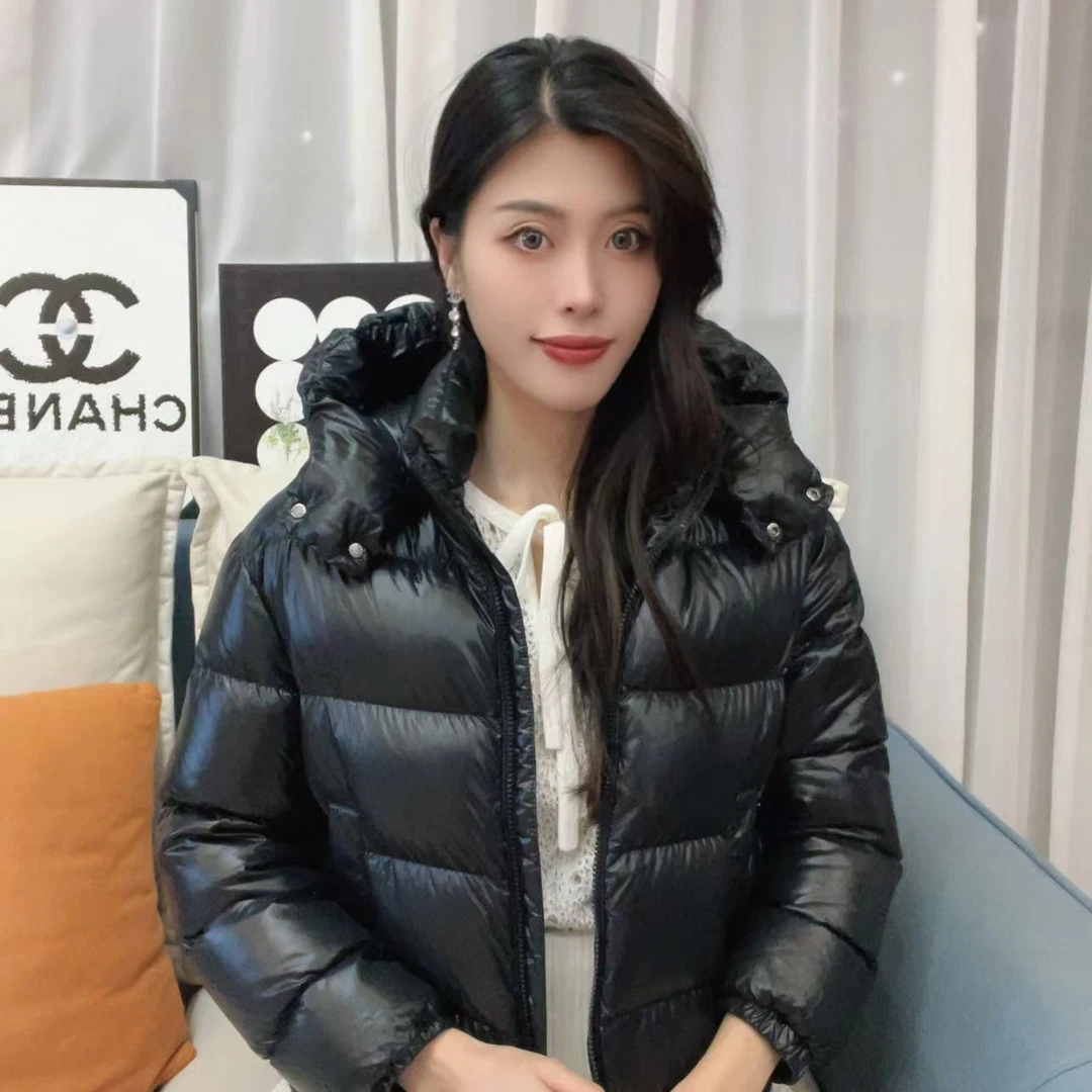麦殿/95新/MONCLER/女士短款戴帽羽绒服黑色12码/241031HHJYQ12