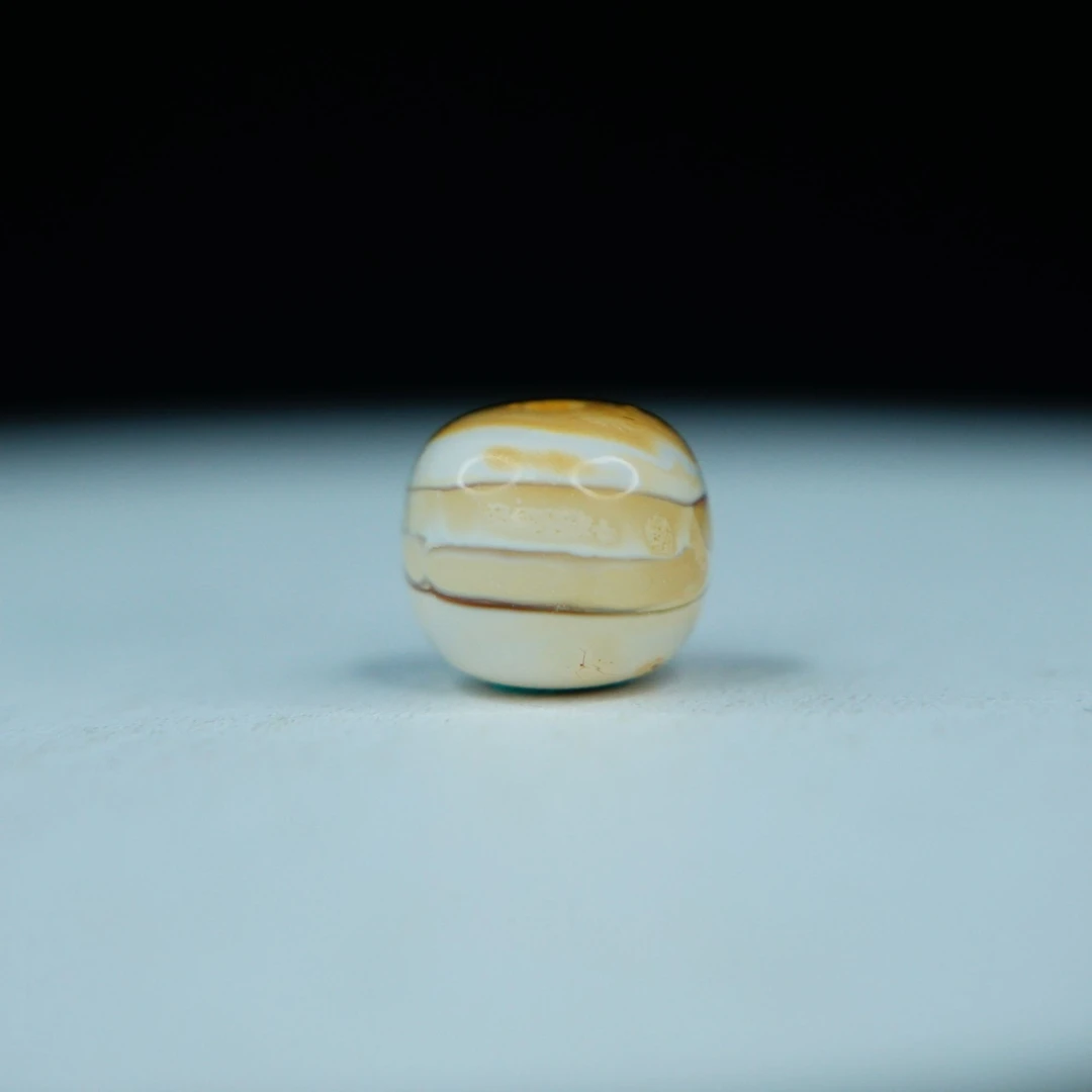 浓蜡粉沁“汉堡”妖花老型7.5*6.7mm琥珀蜜蜡