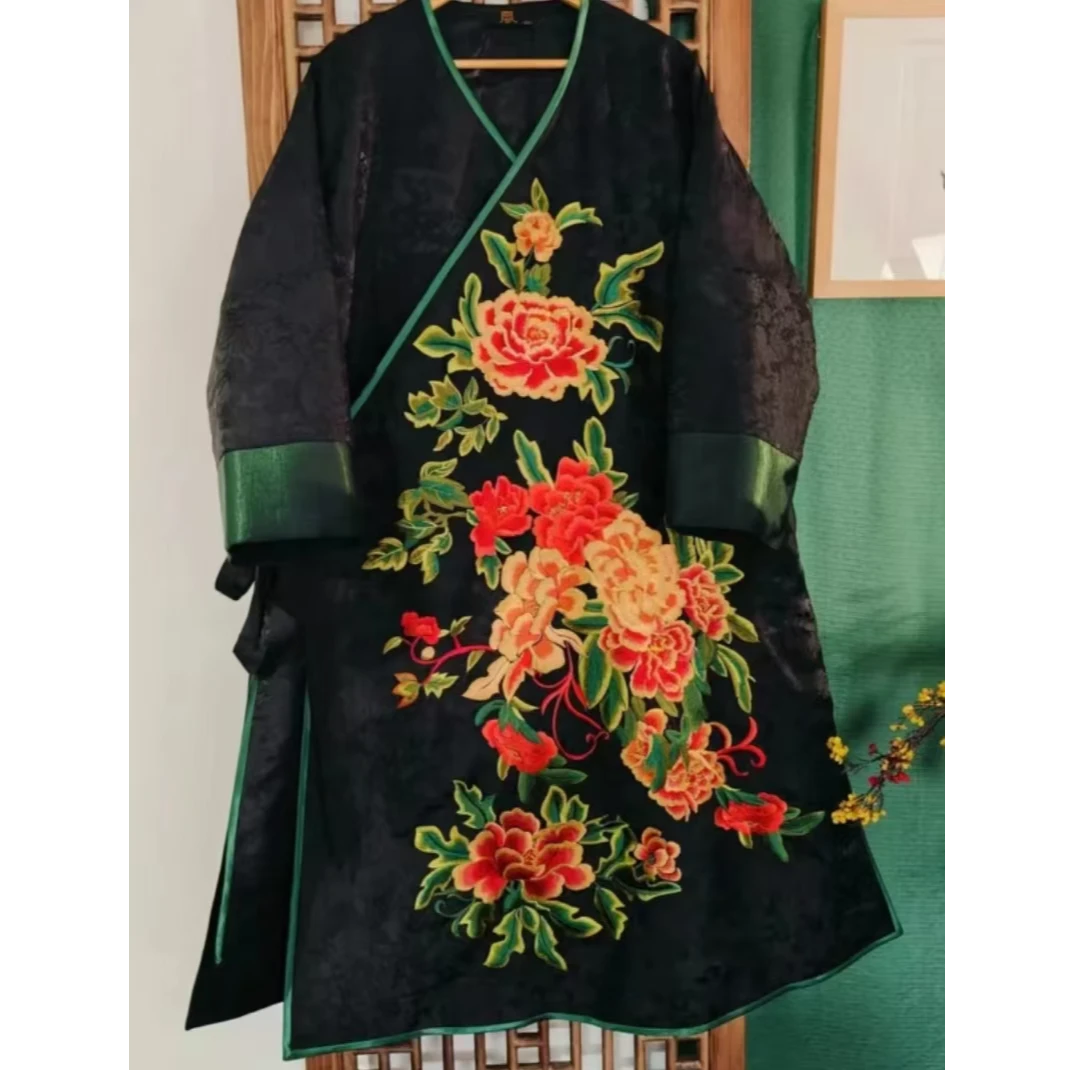 凤徕兮私人定制黑底牡丹刺绣斜襟系带绿色翻边棉服