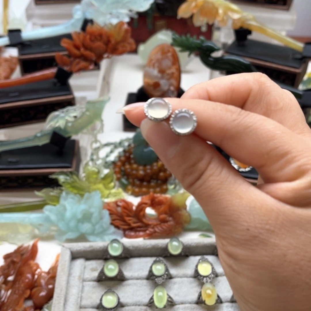 【闪购商品】蛇纹石玉岫玉耳钉未镶嵌晓*