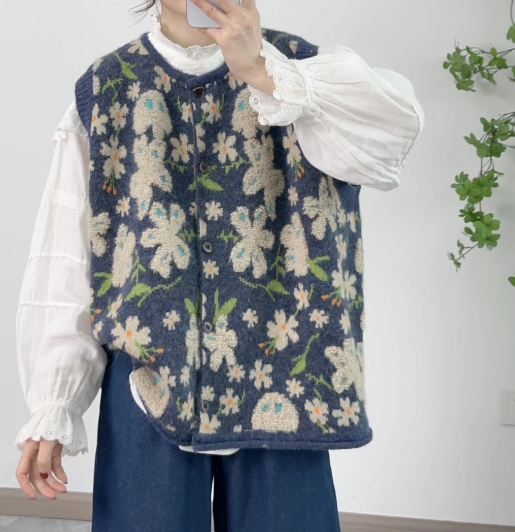 可衣-【蓝色蝴蝶花马甲款】2024新绵羊毛马甲开扣针织宽松网红