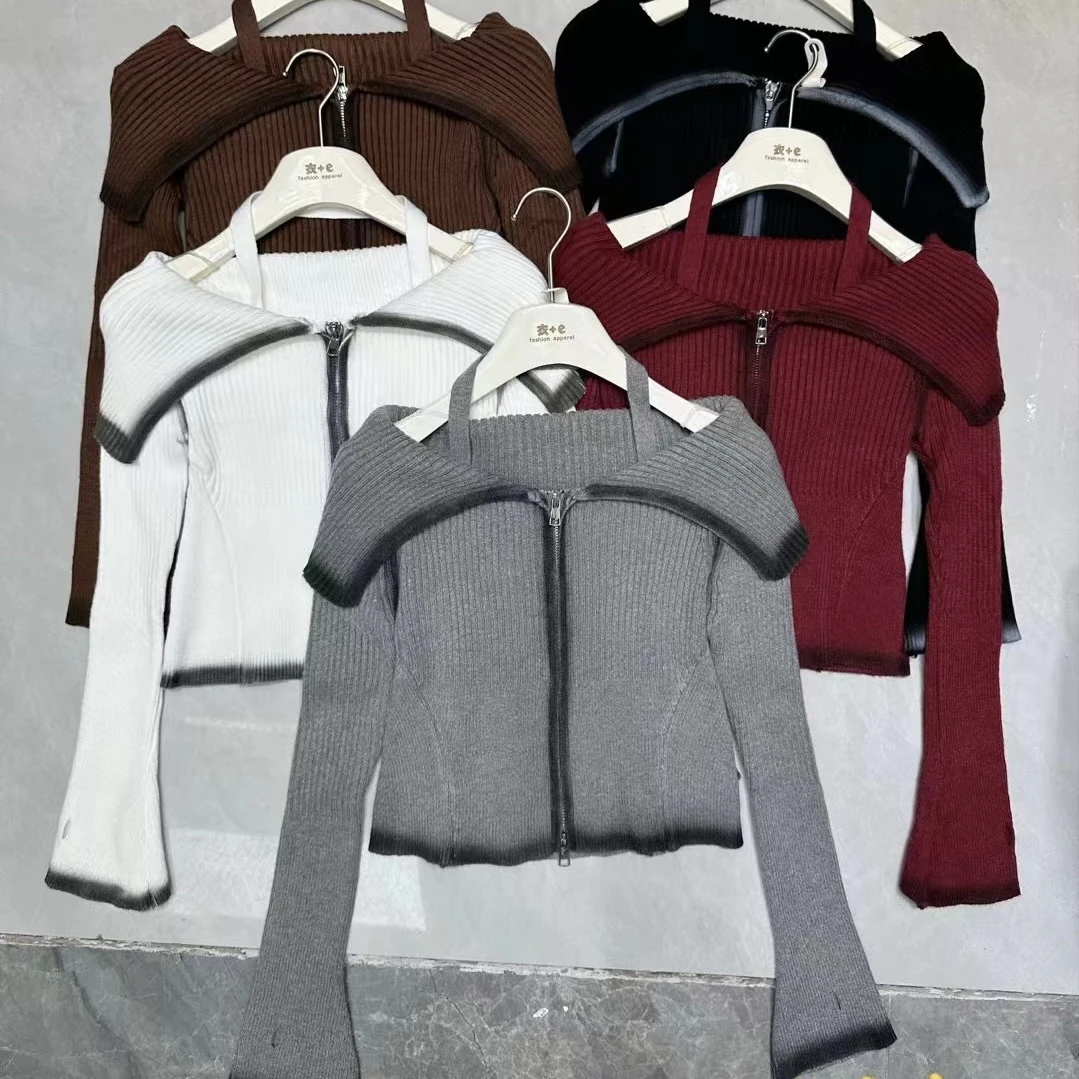 雯雯家 2024年秋季新款复古晕染拉链一字肩大翻领毛衣女