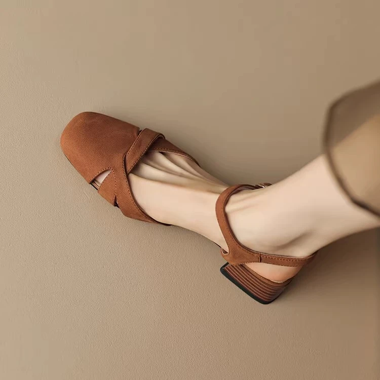 2025夏季新款方头后空低跟单鞋女法式复古包头镂空粗跟罗马凉鞋女