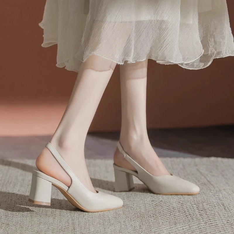 包头凉鞋女2025年夏季新款一字带粗跟配裙温柔仙女风后空裸色单鞋