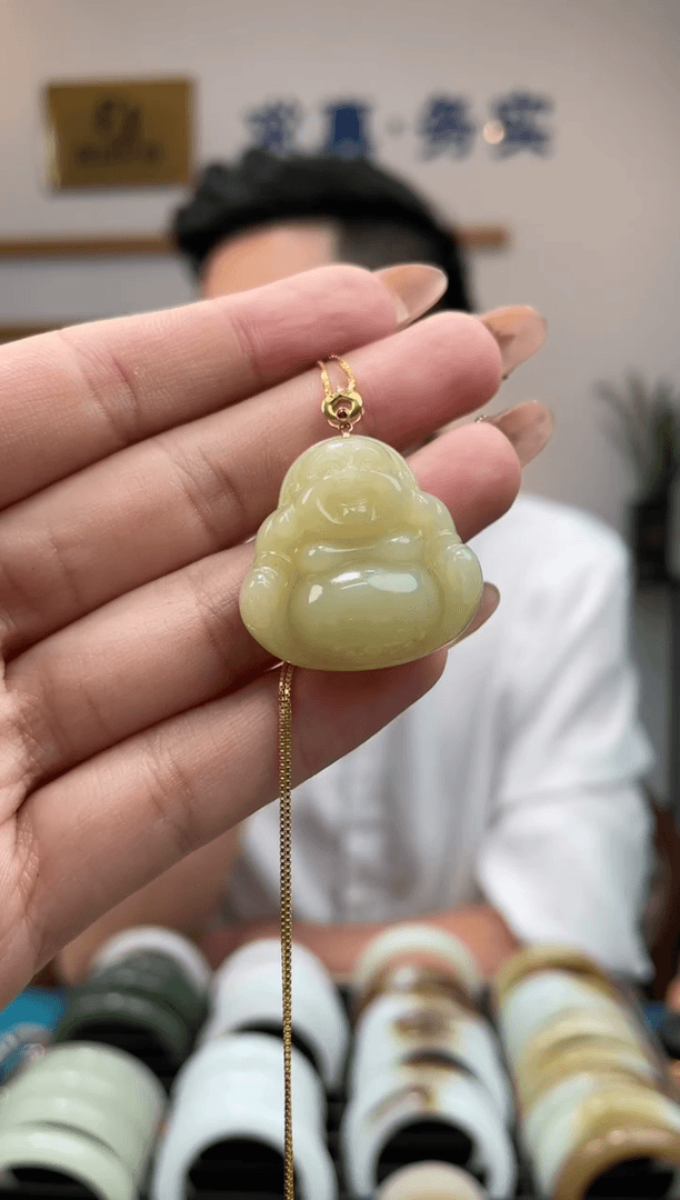 【闪购商品】和田玉颈饰18K金镶嵌板栗黄佛公发一件