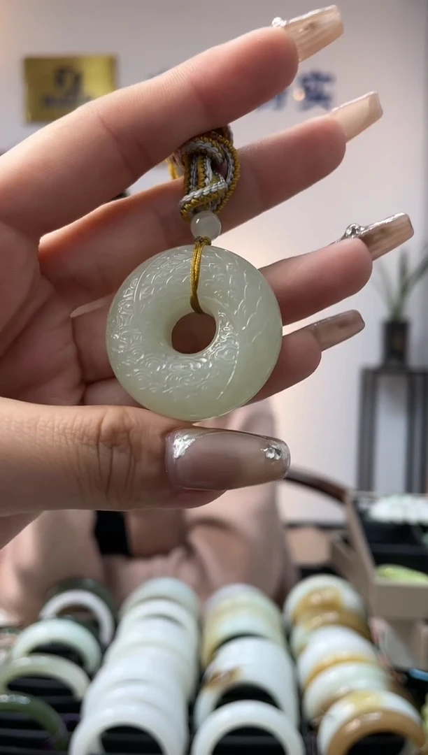 【闪购商品】和田玉颈饰未镶嵌翠胶猫平安扣发一件