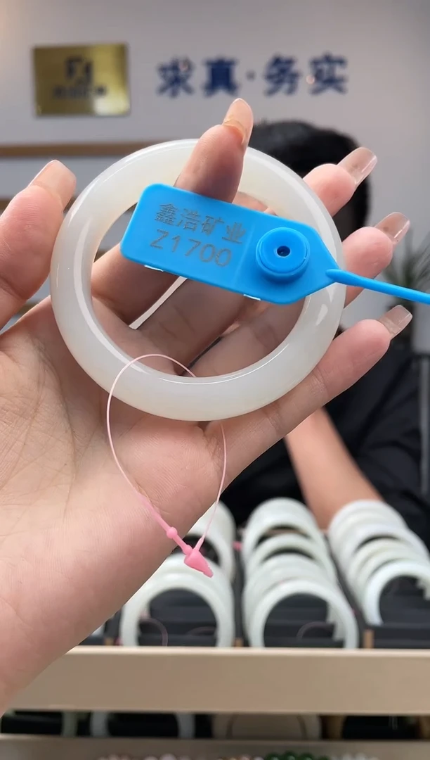 【闪购商品】和田玉手镯未镶嵌手镯Z1700圈口54-55