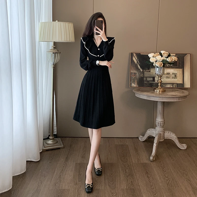 黑色高档法式针织连衣裙女秋季新款气质显瘦洋气减龄打底小黑裙