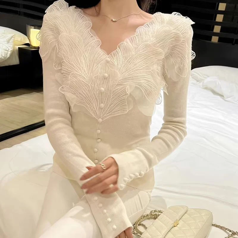 法式气质重工花瓣蕾丝刺绣V领针织衫2024秋季新款百搭显瘦上衣女