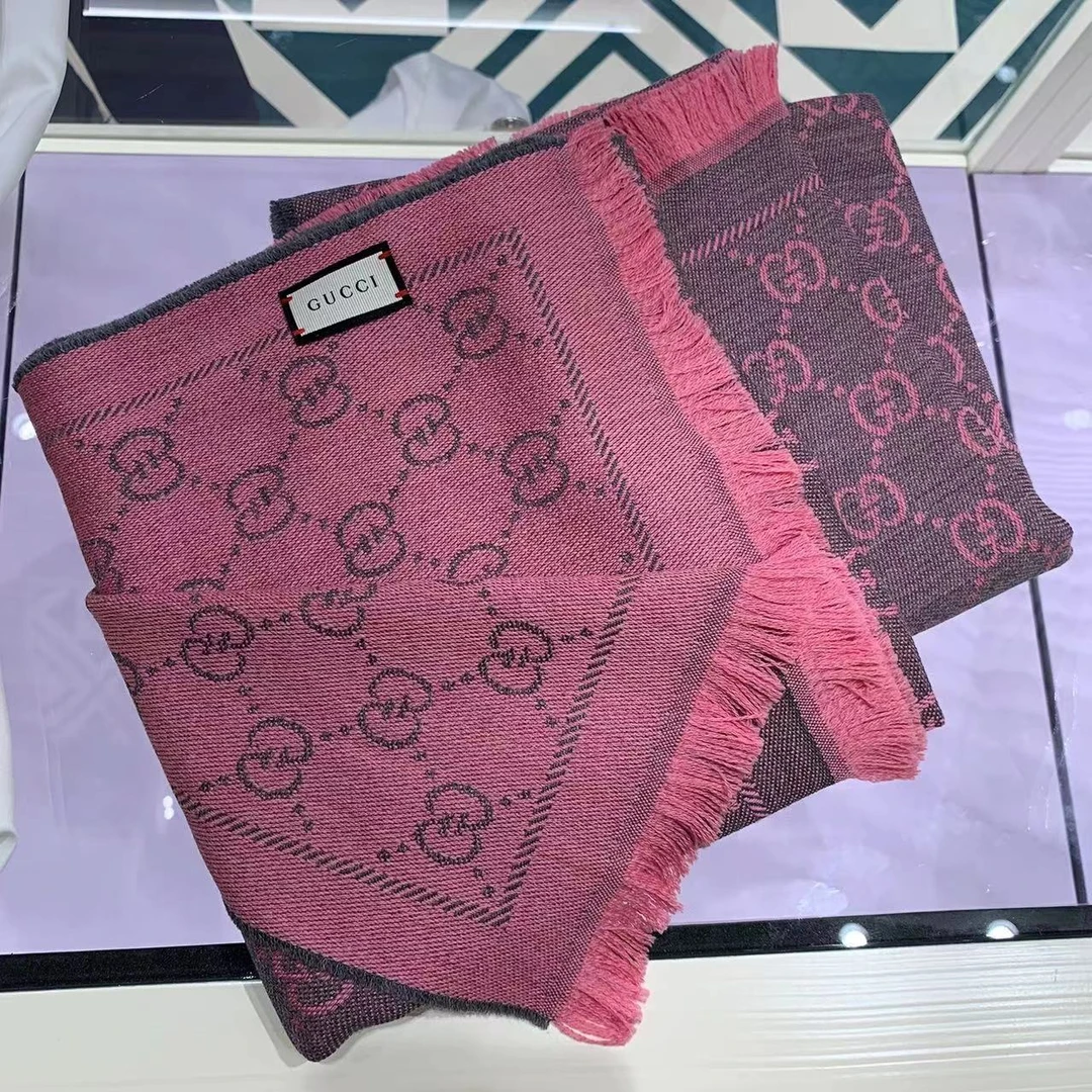 全新未使用 GUCCI/古驰 古驰经典粉色双面小花围巾