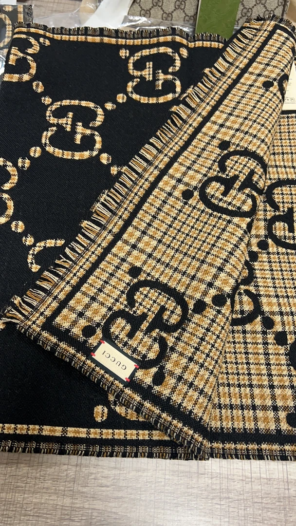 全新未使用 GUCCI/古驰 古驰黑金/蓝绿双面围巾
