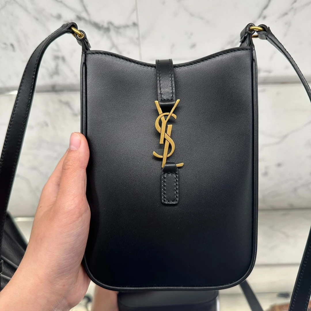 全新未使用 YSL/圣罗兰 le5a7 斜跨包