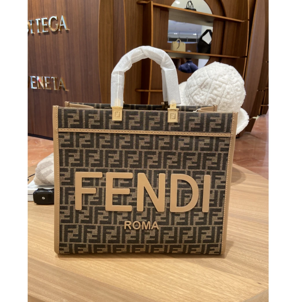 全新未使用 FENDI/芬迪 芬迪老花中号托特