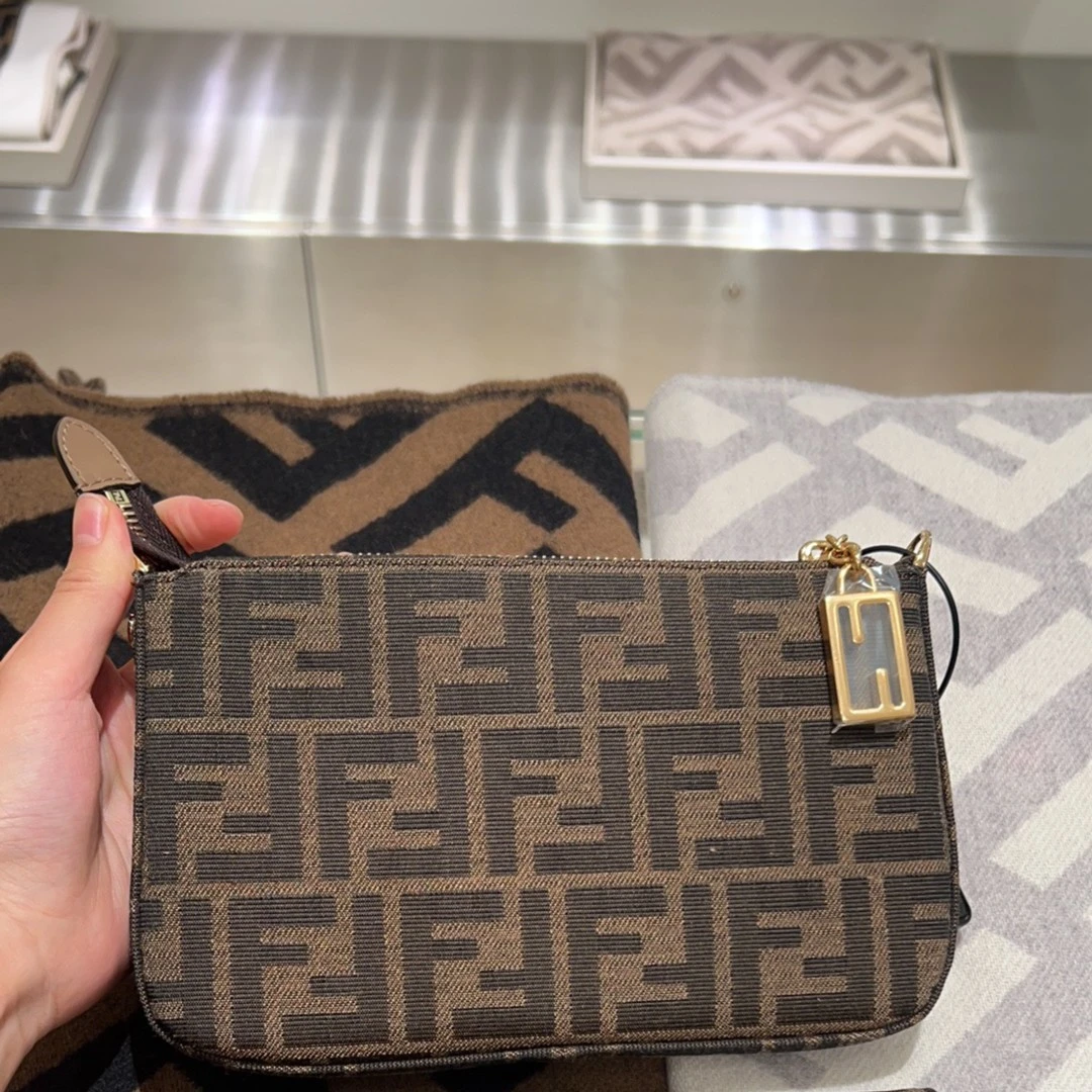 全新未使用 FENDI/芬迪 芬迪麻将包
