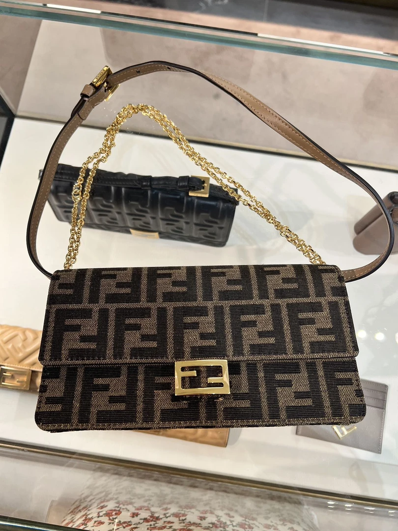 全新未使用 FENDI/芬迪 芬迪老花包包