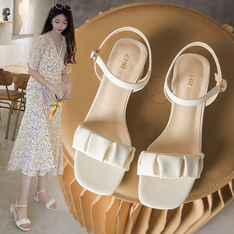 ZHR/则则褶皱一字带粗跟凉鞋女2025夏季仙女风百搭配裙子时装凉鞋