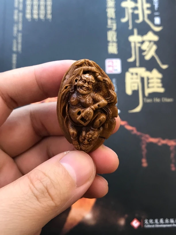 桃核雕刻魁星点斗，独占鳌头，鱼跃龙门紫金光珠