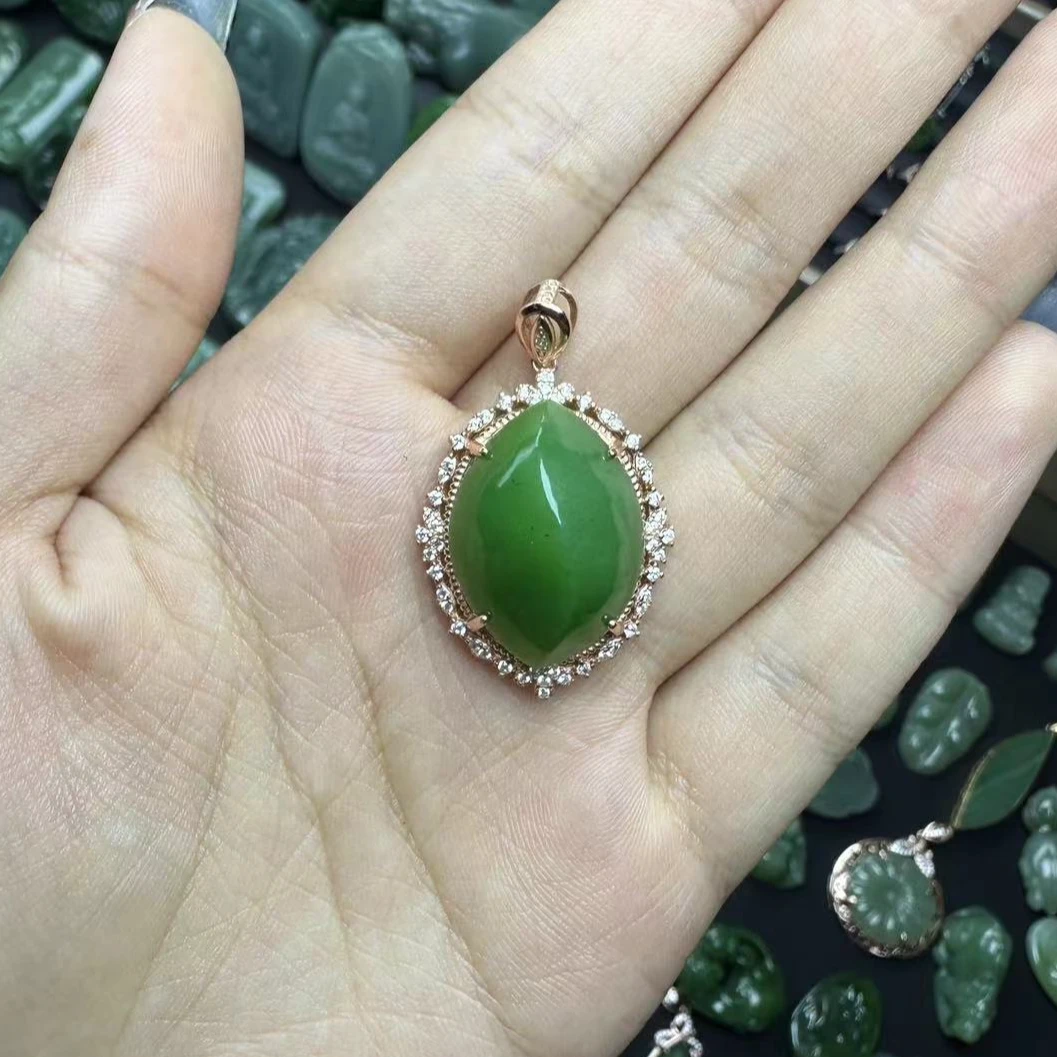 俄碧老料阳绿蛋面吊坠