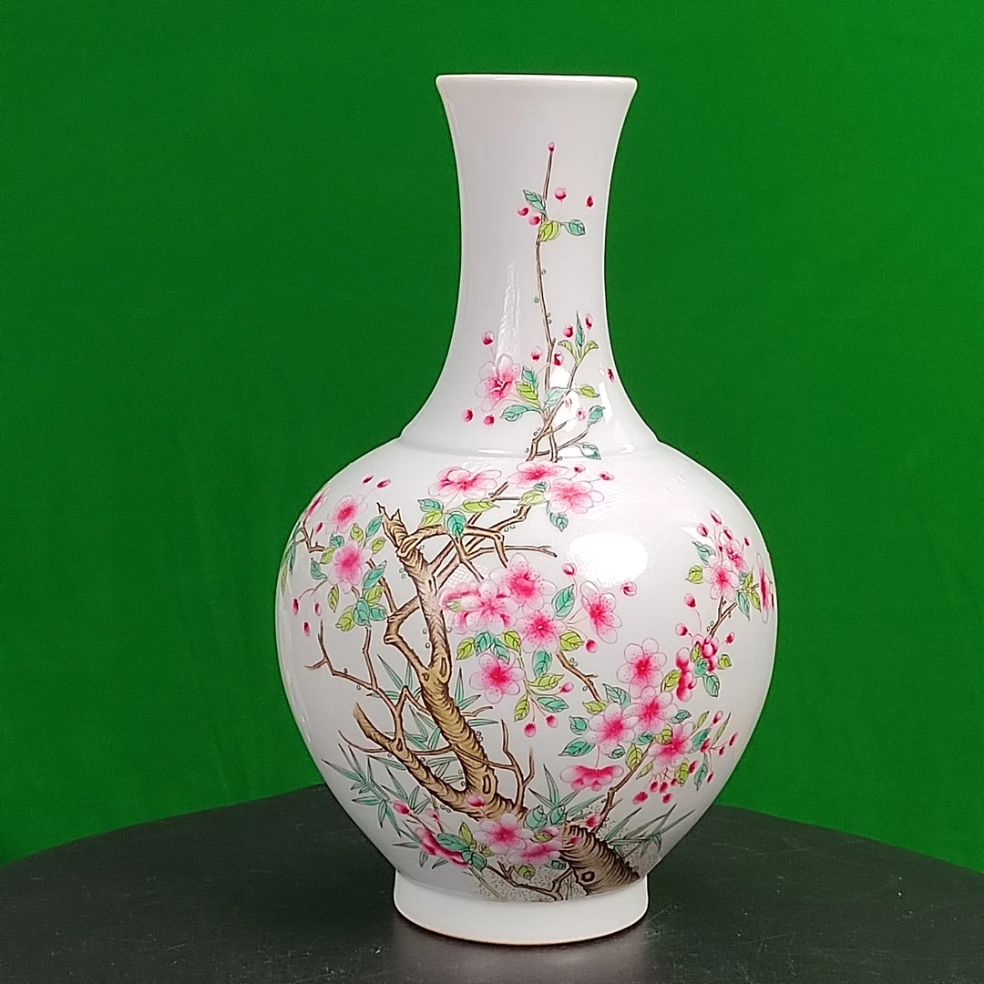 WYTCC2006-00044Q清代粉彩花卉赏瓶