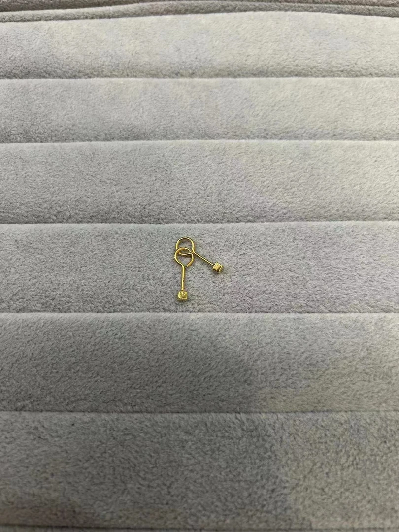 足金999 小方糖弯钩耳钉