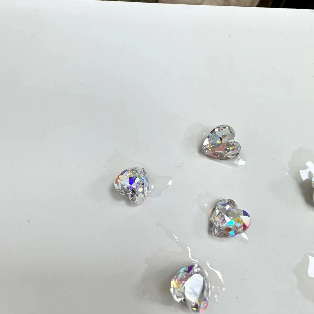 美甲彩白爱心饰品