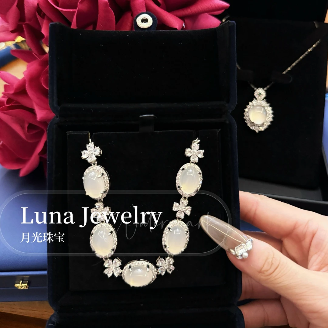 铜合金合成锆石手链 在逃公主高冰柔光蝴蝶结鸽子蛋手链