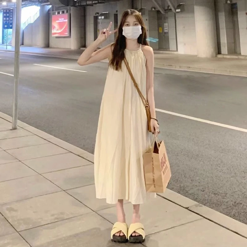 HCB120奶系穿搭沙滩海边度假法式挂脖吊带连衣裙子女秋季2023新款